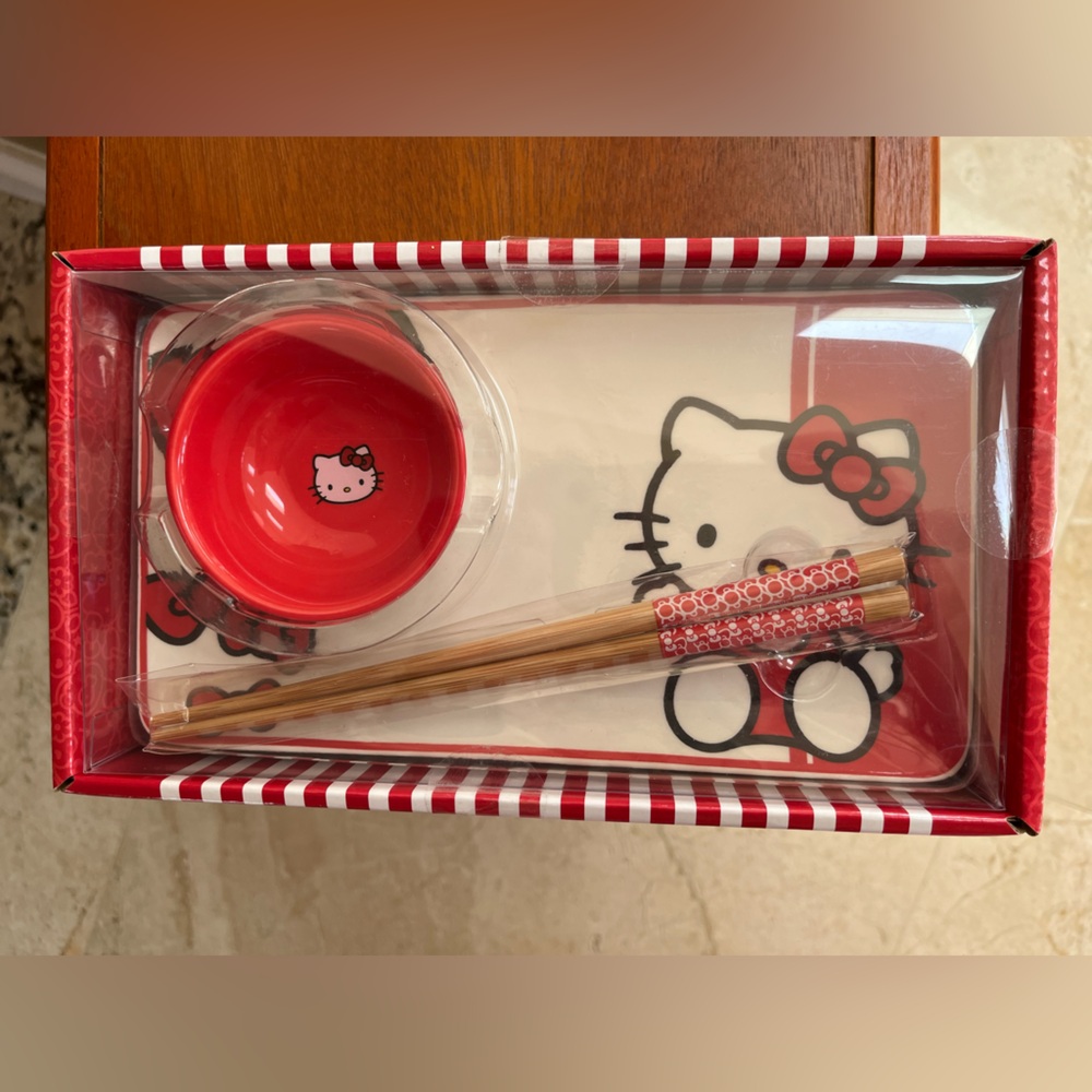 Hello Kitty Sushi Set